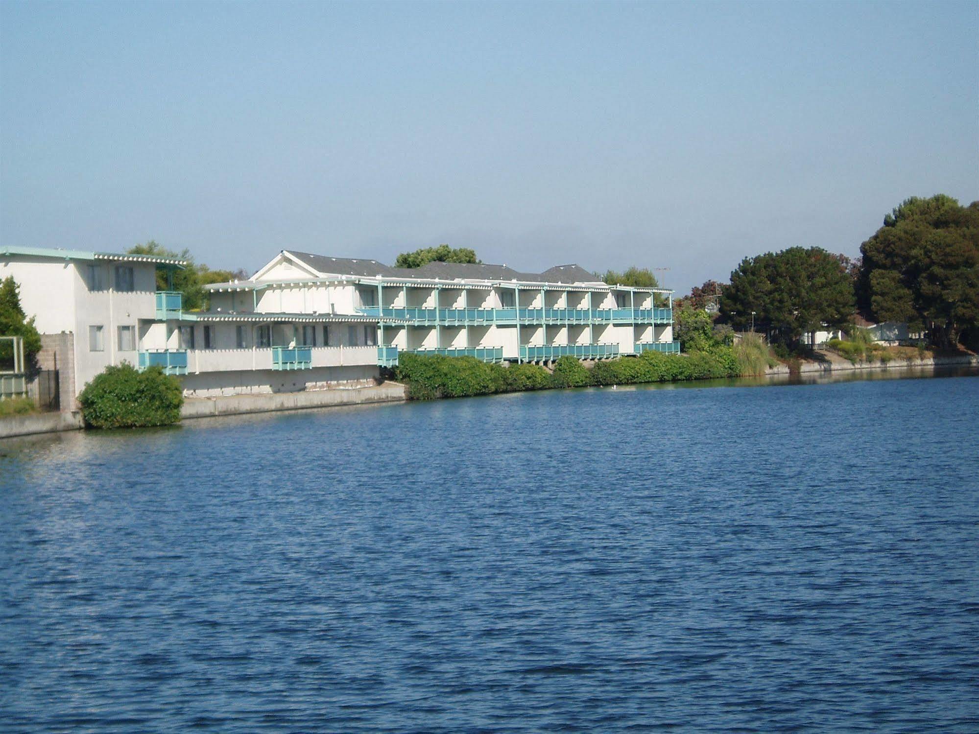 אלאמדה Coral Reef Inn & Condo Suites מראה חיצוני תמונה