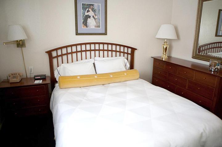אלאמדה Coral Reef Inn & Condo Suites מראה חיצוני תמונה